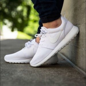 all white roshes womens